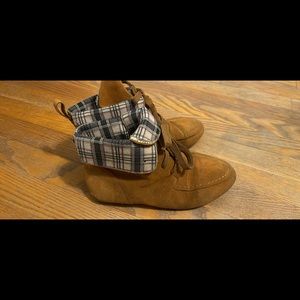 Binguo suade booties